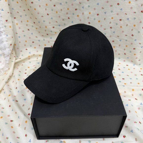 Chanel Women\'s Black Cap main image 7